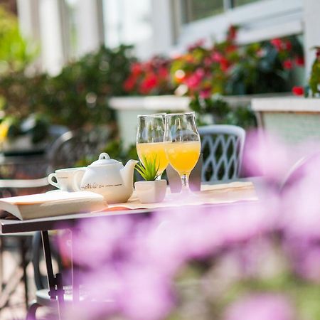 Hotel Virginia Диано Марина Екстериор снимка
